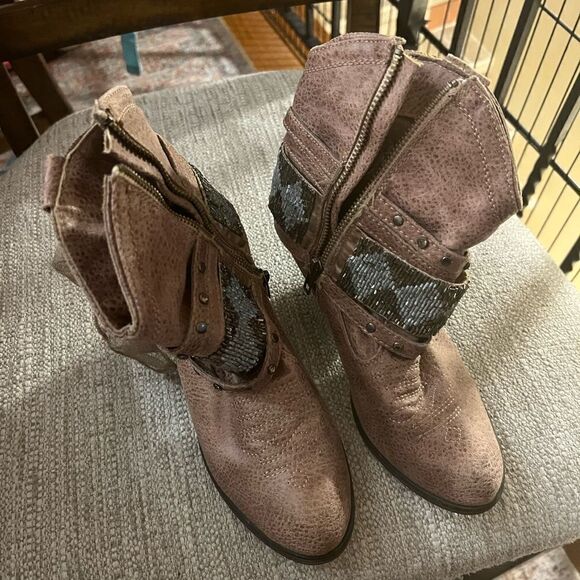 Gorgeous Not Rated size 6 cowgirl booties - Picture 3 of 7